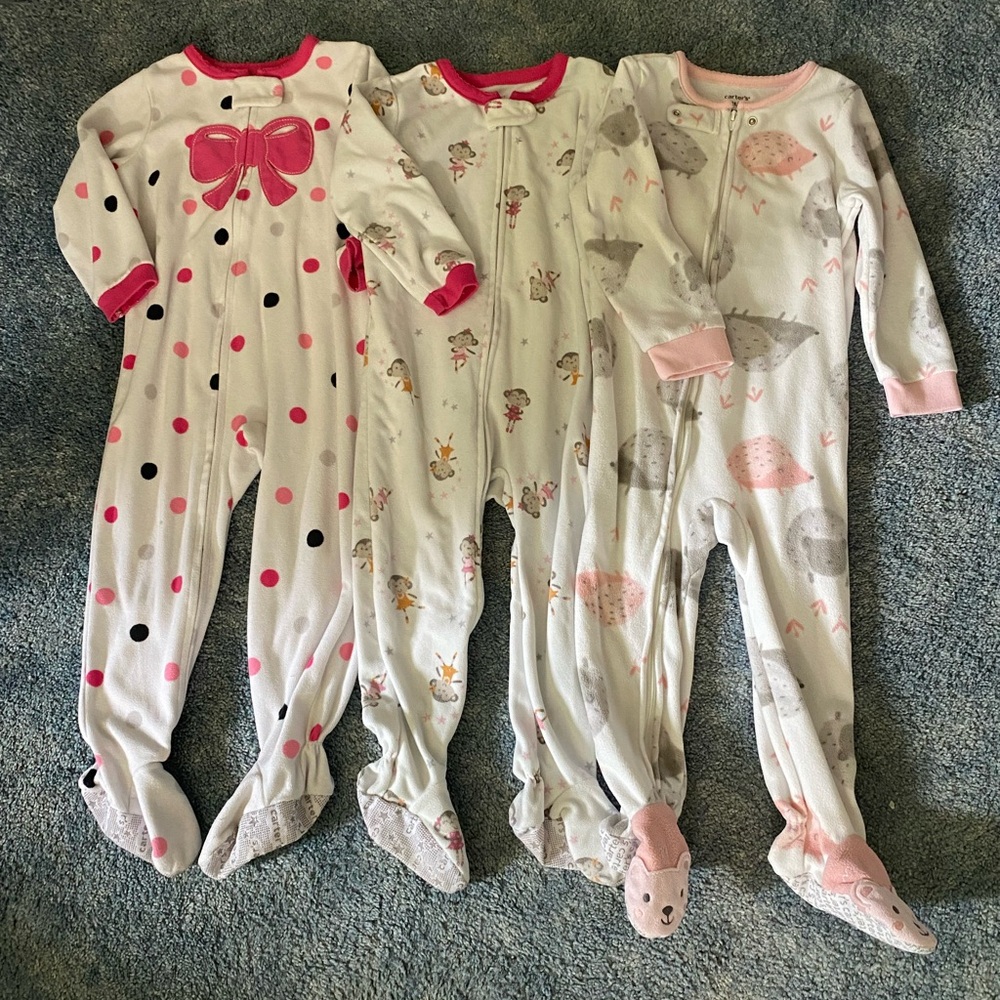 Carter’s girl’s 2t long sleeved zipper sleepers with feet. Set of 3.